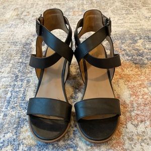 Black strappy heel✨